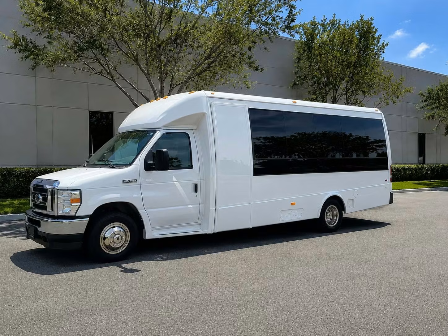 tucker 15 passenger minibus rental
