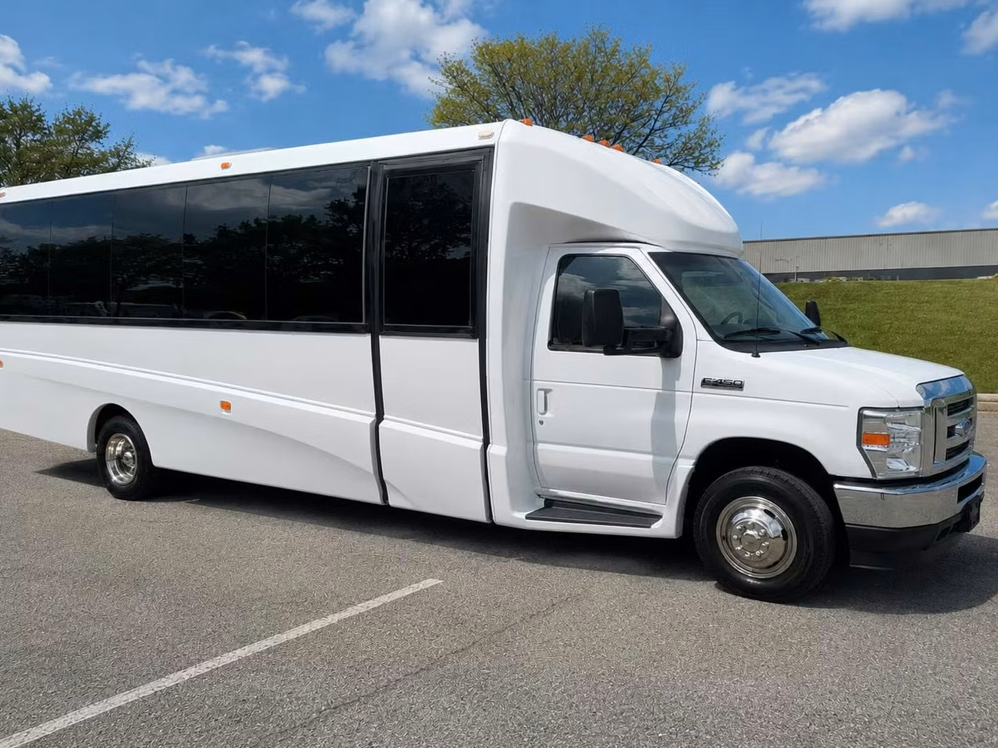 tucker 20 passenger minibus rental