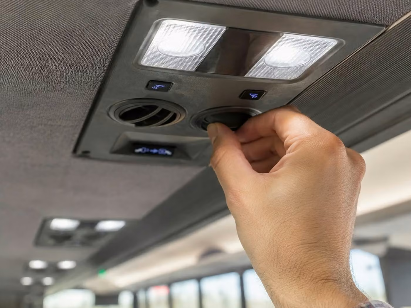 tucker 30 passenger minibus air conditioning