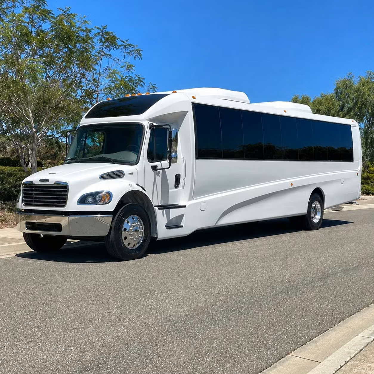 tucker 35 passenger minibus rental