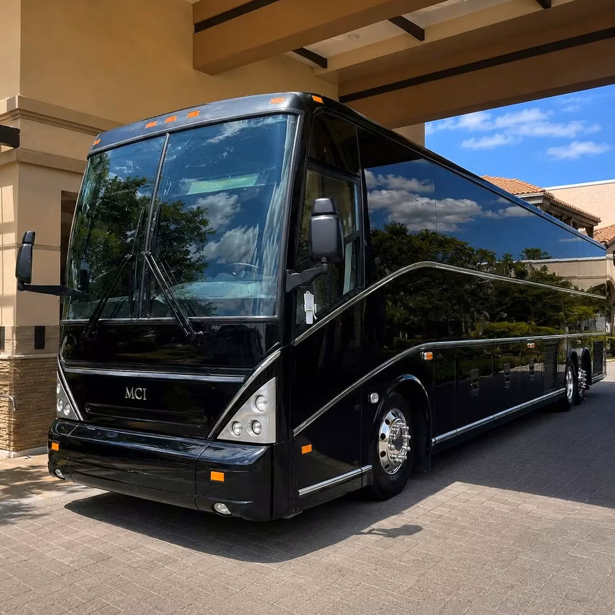 tucker private group shuttles for tucker concerts parades and festivals